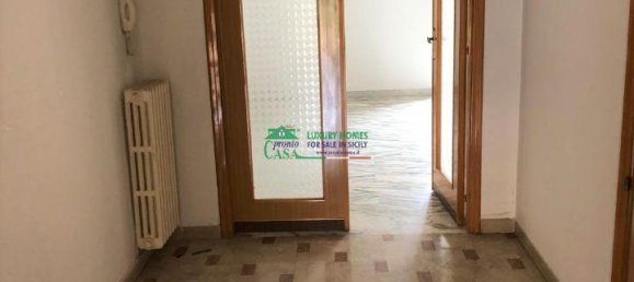 6 rooms Apartment in Ragusa, Italy No. 66881 4