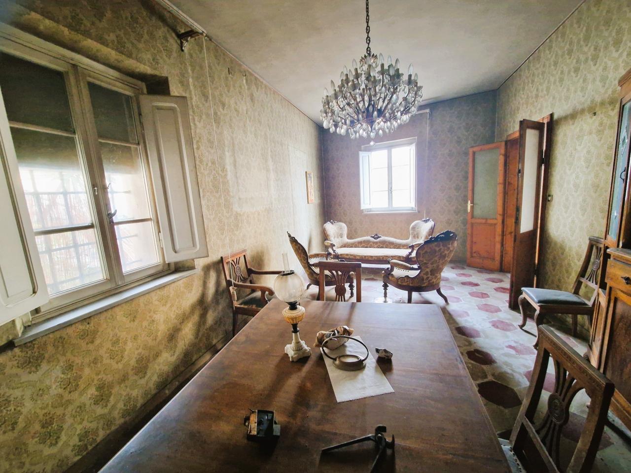 9 rooms House in Lucca, Italy No. 30867