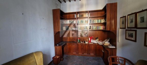 9 rooms House in Lucca, Italy No. 30867 30