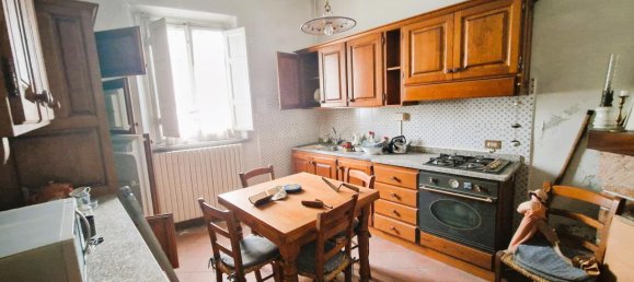 9 rooms House in Lucca, Italy No. 30867 3