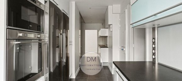 3 bedrooms Apartment in Paris, France No. 171980 8