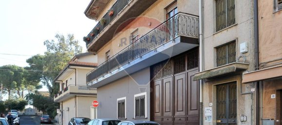 4 bedrooms Apartment in Belpasso, Italy No. 138565 4