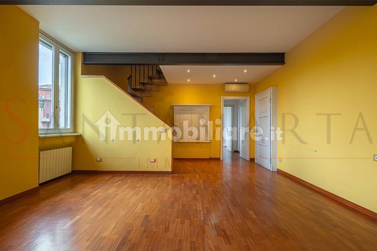 2 bedrooms Penthouse in Milan, Italy No. 322999