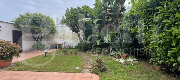 3 bedrooms Villa in Bari, Italy No. 198723 2