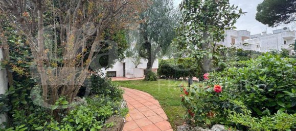 3 bedrooms Villa in Bari, Italy No. 198723 3