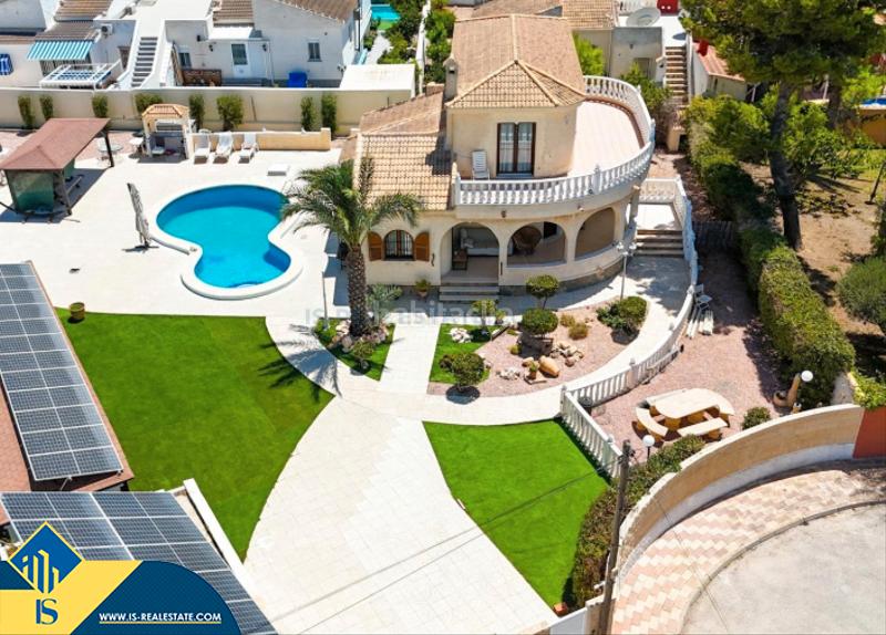 4 غرف نوم فيلا في Torrevieja, Spain رقم 221297