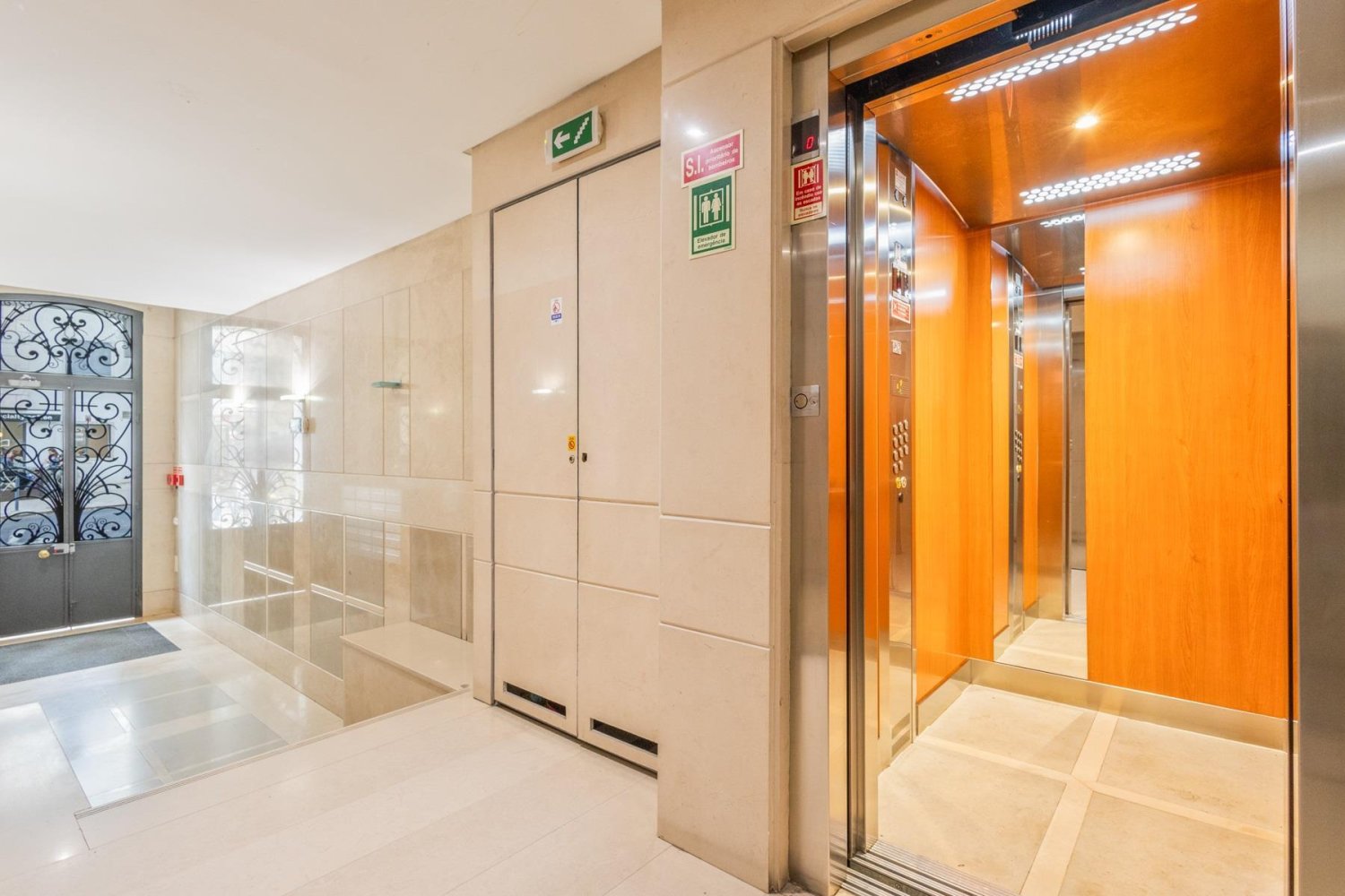 2 bedrooms Apartment in Lisbon, Portugal No. 123509