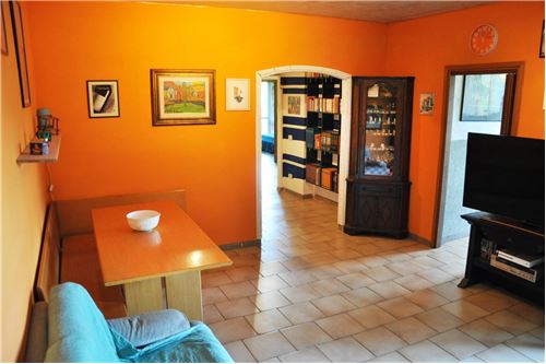 2 bedrooms Apartment in Prato, Italy No. 280270