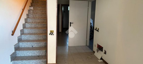 4 rooms House in Novara, Italy No. 66072 41