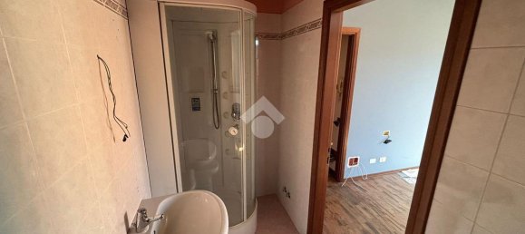 4 rooms House in Novara, Italy No. 66072 27