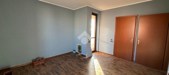 4 rooms House in Novara, Italy No. 66072 17