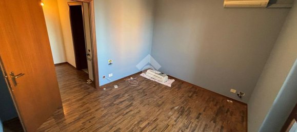 4 rooms House in Novara, Italy No. 66072 18