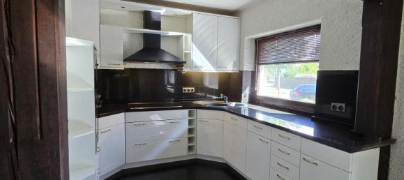 Дом с 5 комнатами в Ноймюнстер, Германия № 346458 8