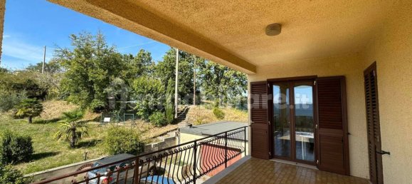 3 غرف نوم فيلا في Gualdo Tadino, Italy رقم 353588 22