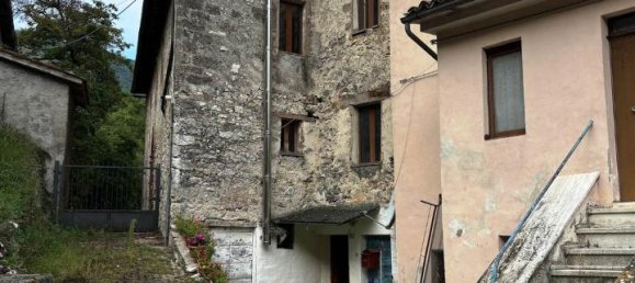 3 rooms Apartment in Sefro, Italy No. 17718 16