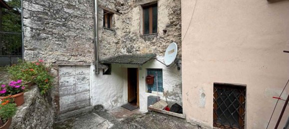 3 rooms Apartment in Sefro, Italy No. 17718 17