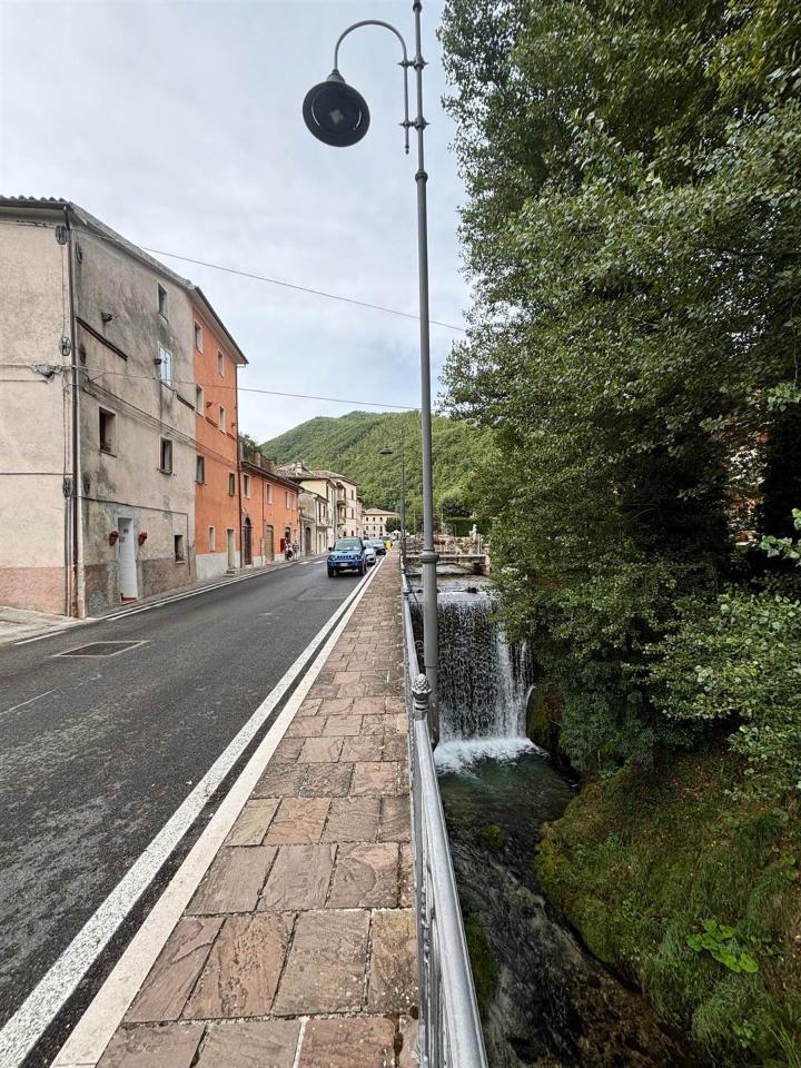 3 rooms Apartment in Sefro, Italy No. 17718