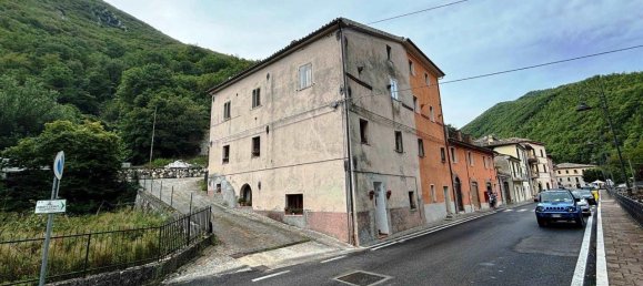 3 rooms Apartment in Sefro, Italy No. 17718 21