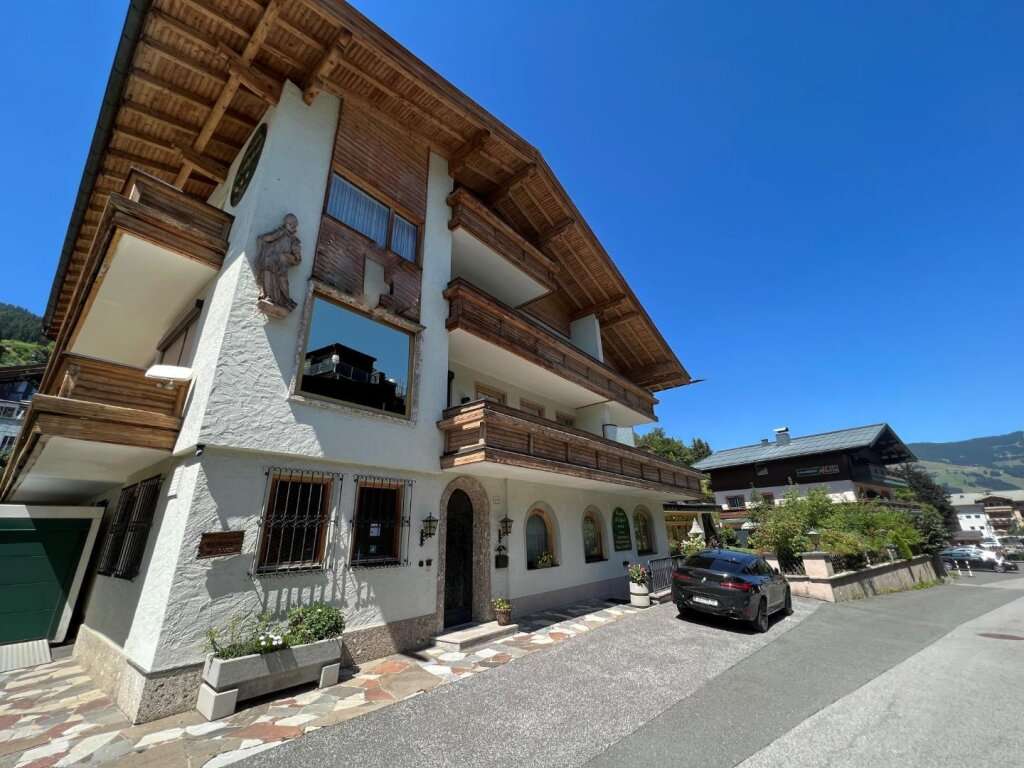 1m² Hotel in Saalbach-Hinterglemm, Austria No. 33654