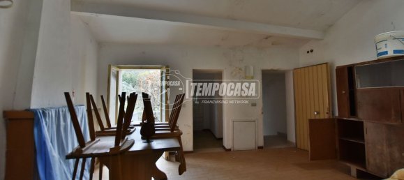 5 rooms Apartment in Serrapetrona, Italy No. 72500 10
