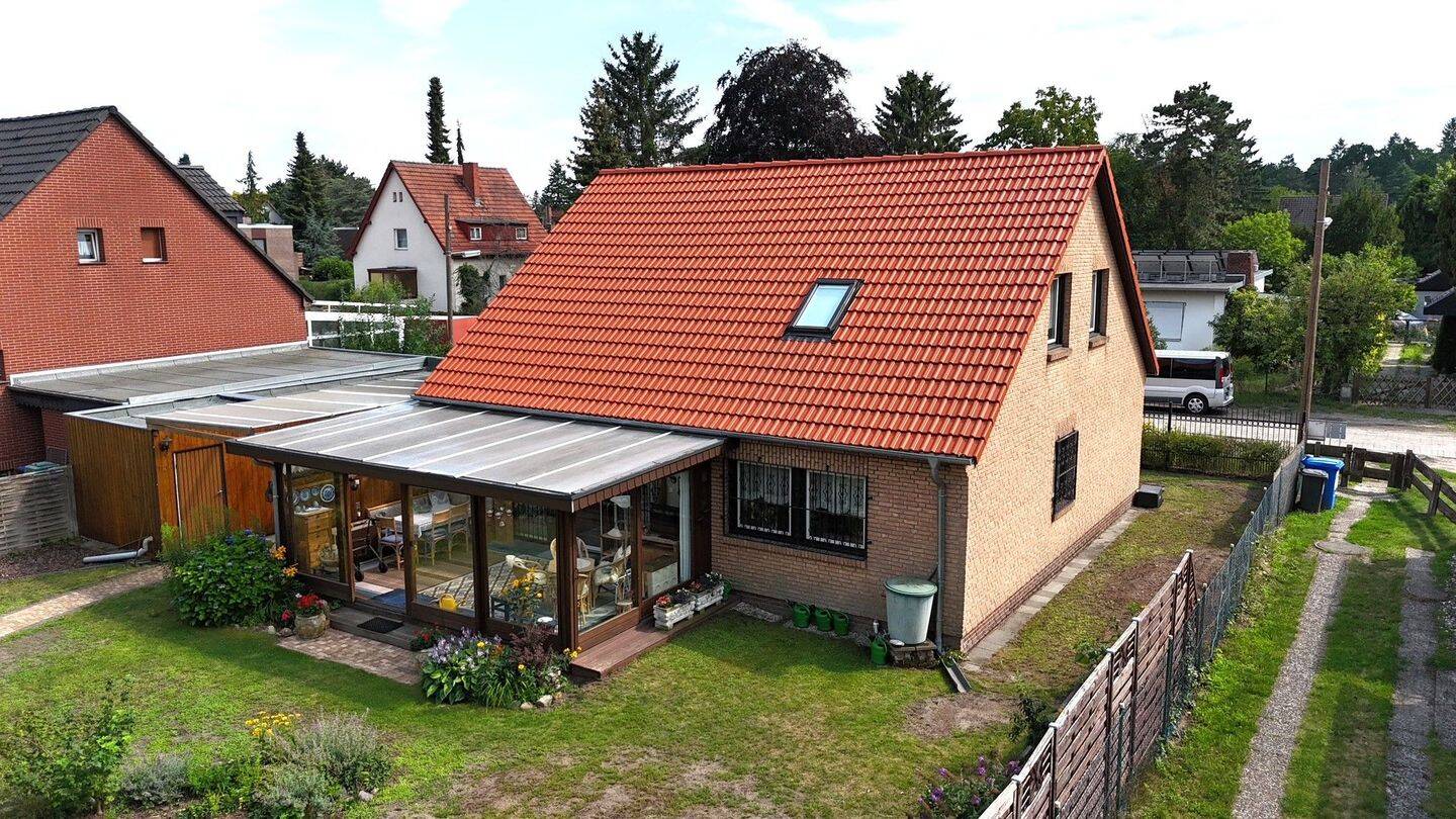 Таунхаус с 10 комнатами в Фалькенхагенер-Фельд, Германия № 372031