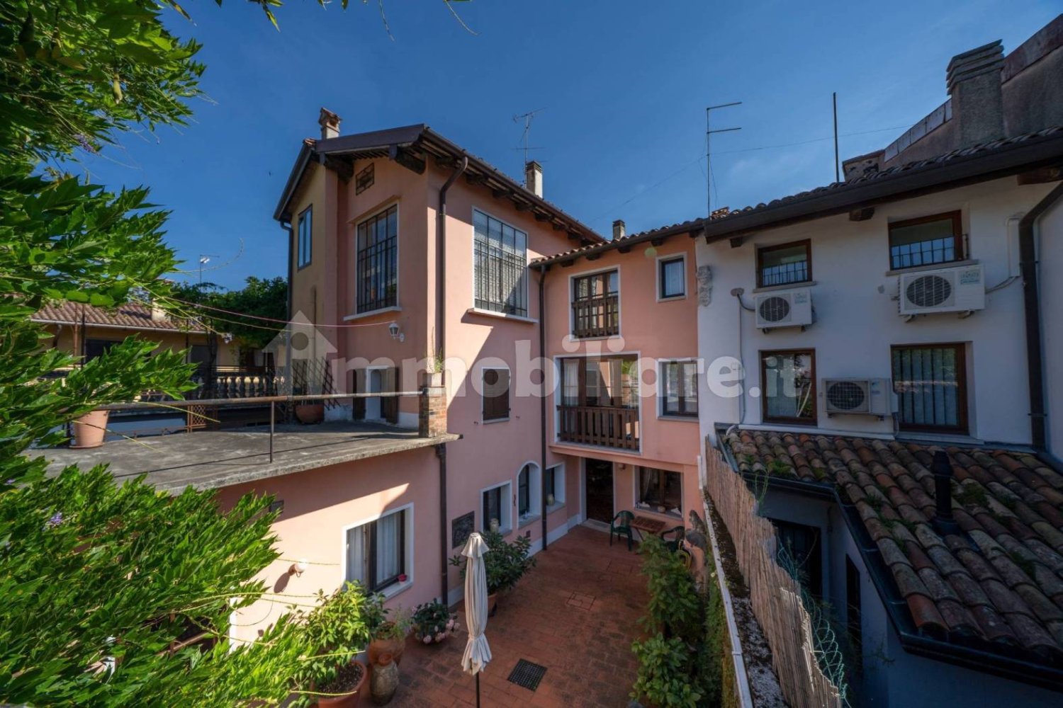 4 غرف نوم فيلا في Udine, Italy رقم 376551