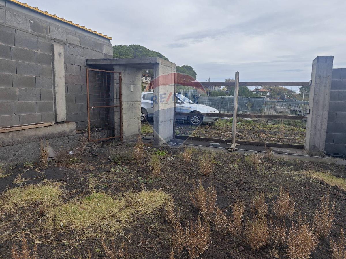 Grundstück in Nicolosi, Italy 1666m², Nr. 235733