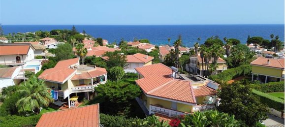 3 bedrooms Villa in Syracuse, Italy No. 250210 2