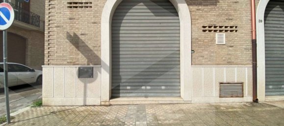 2غرفة عقار تجاري في San Severo, Italy رقم 31422 2