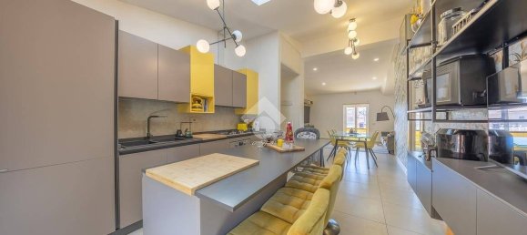 2 bedrooms Apartment in Rome, Italy No. 276583 8