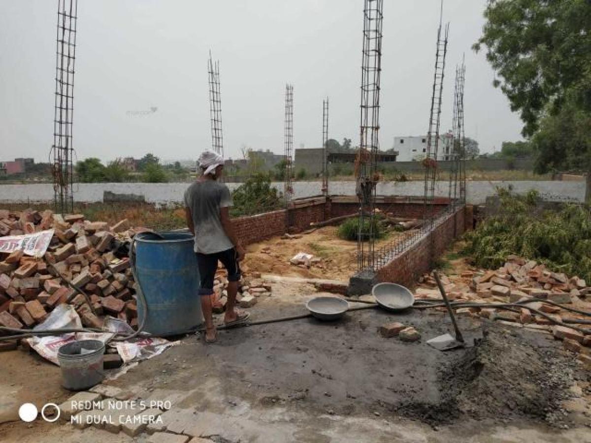 Дом с 3 спальнями в Нойда, Индия № 66851