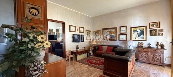 3 Schlafzimmer Villa in Busto Garolfo, Italy, Nr. 294991 2