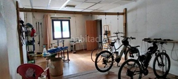 1076m² Commercial property in Sallent, Spain No. 145544 2