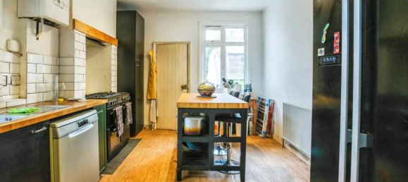 4 bedrooms House in South Croydon, United Kingdom No. 10473 8