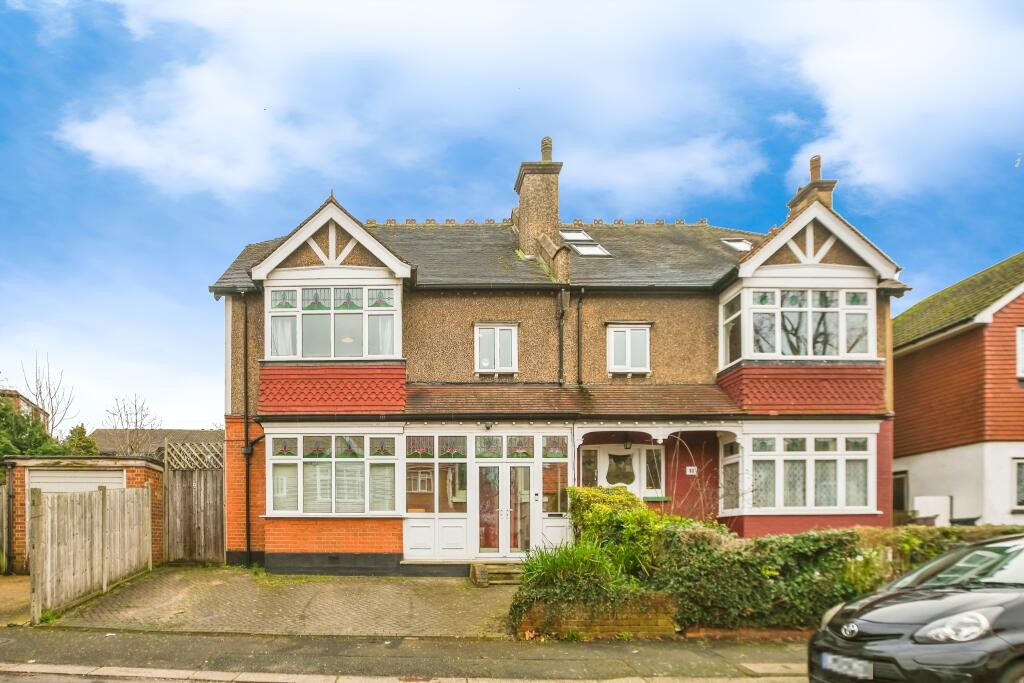 4 bedrooms House in South Croydon, United Kingdom No. 10473