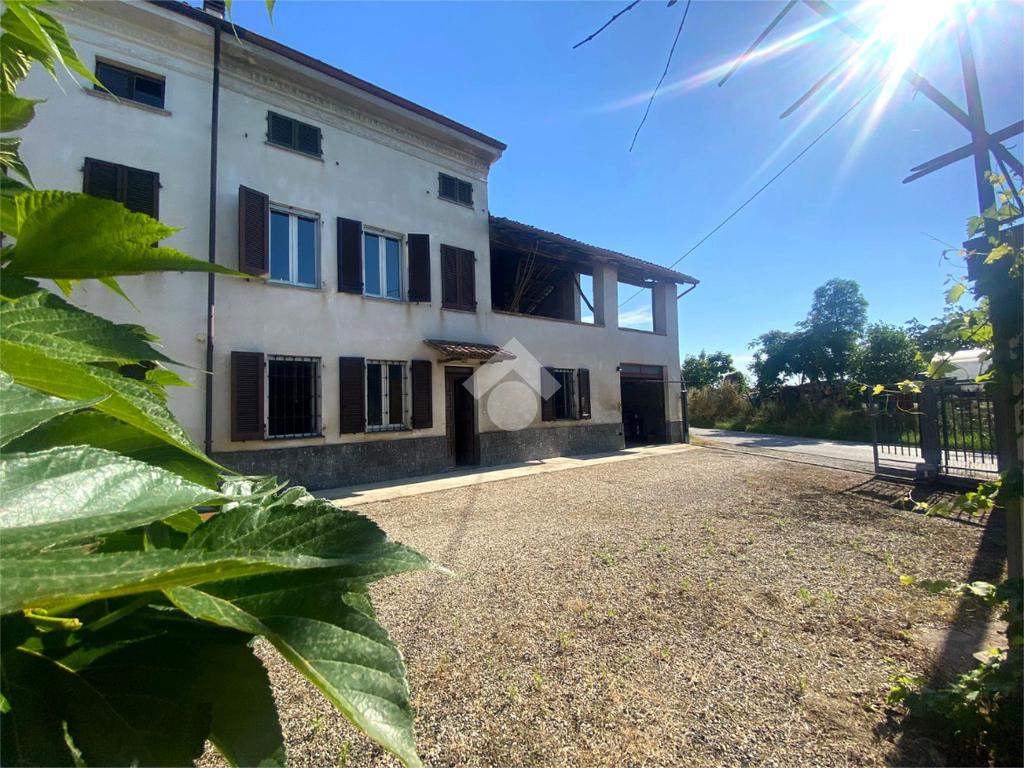 Casa de 3 dormitorios en Sale, Italy No. 167134