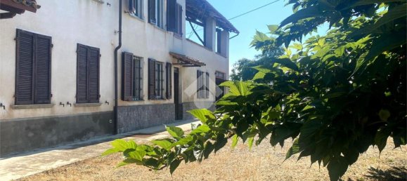 Casa de 3 dormitorios en Sale, Italy No. 167134 2