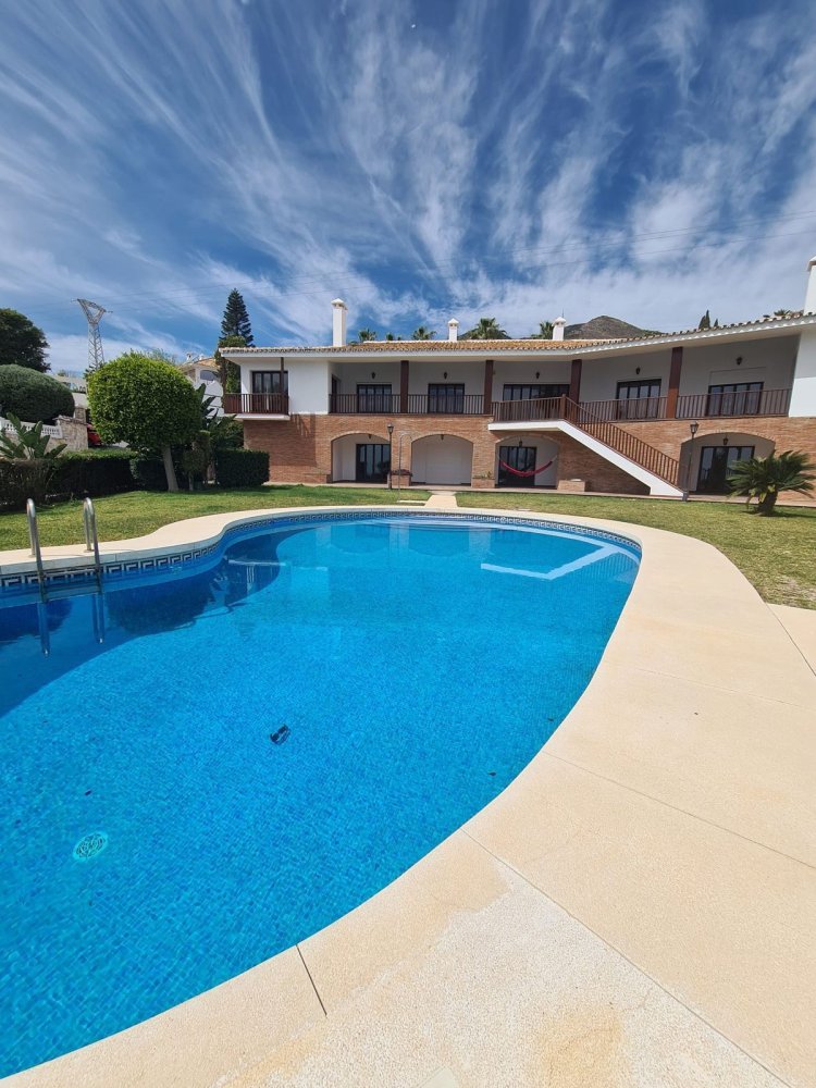 Дом с 8 спальнями в Бенальмадена, Испания № 147991