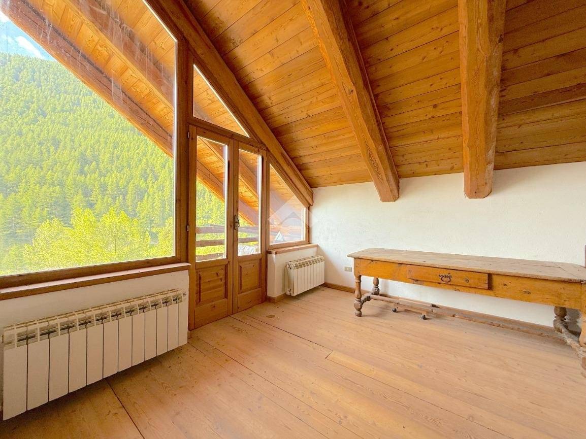 Apartamento de 3 dormitorios en Sauze di Cesana, Italy No. 262235