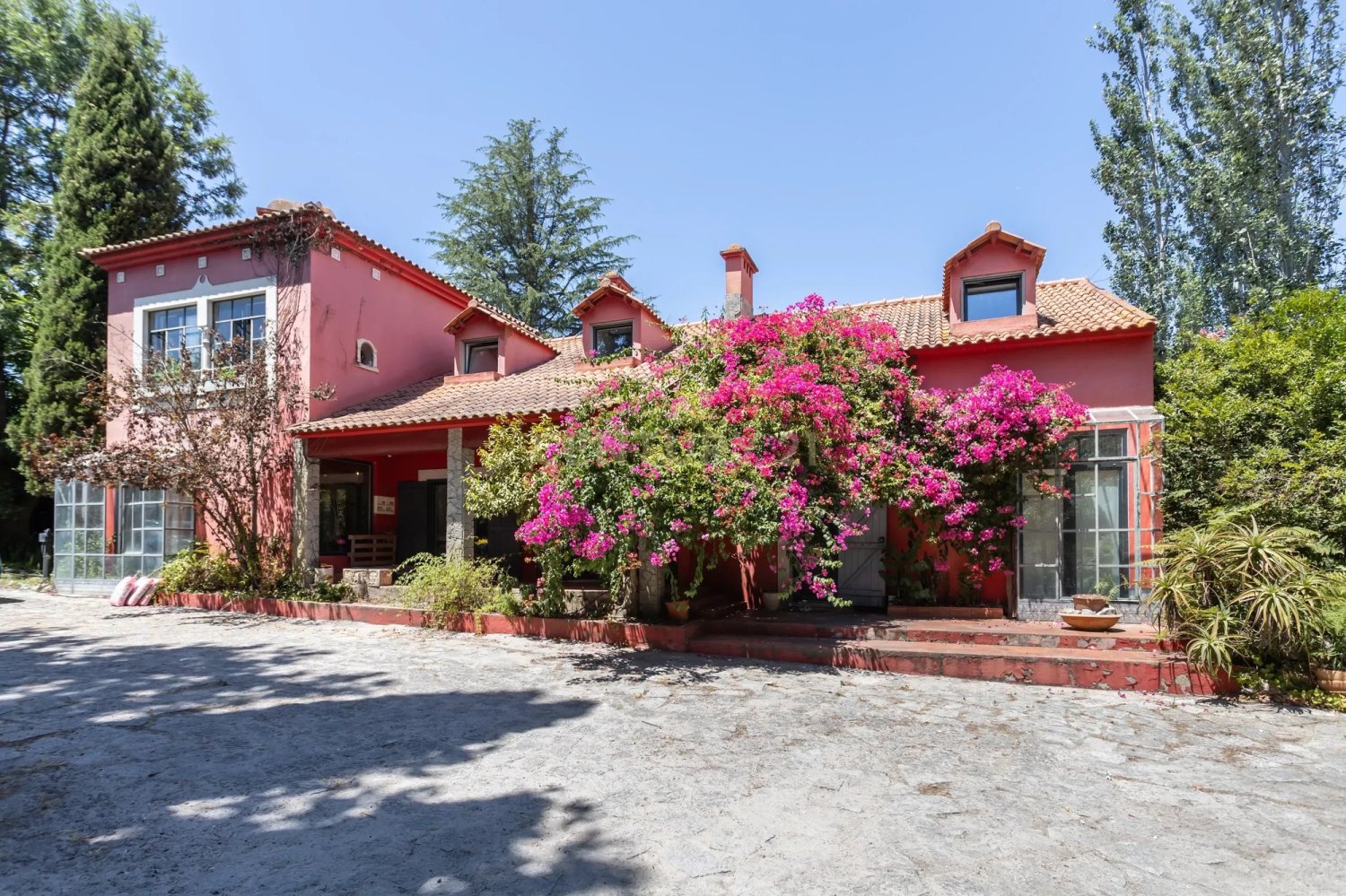 7 bedrooms Villa in Corroios, Portugal No. 305761