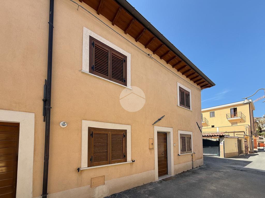 Apartamento T2 em L'Aquila, Italy N.º 297351