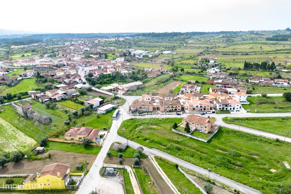 367m² Land in Casal Comba, Portugal No. 83446
