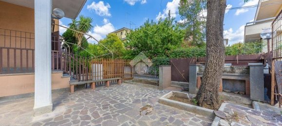 3 bedrooms Apartment in Rome, Italy No. 278002 11