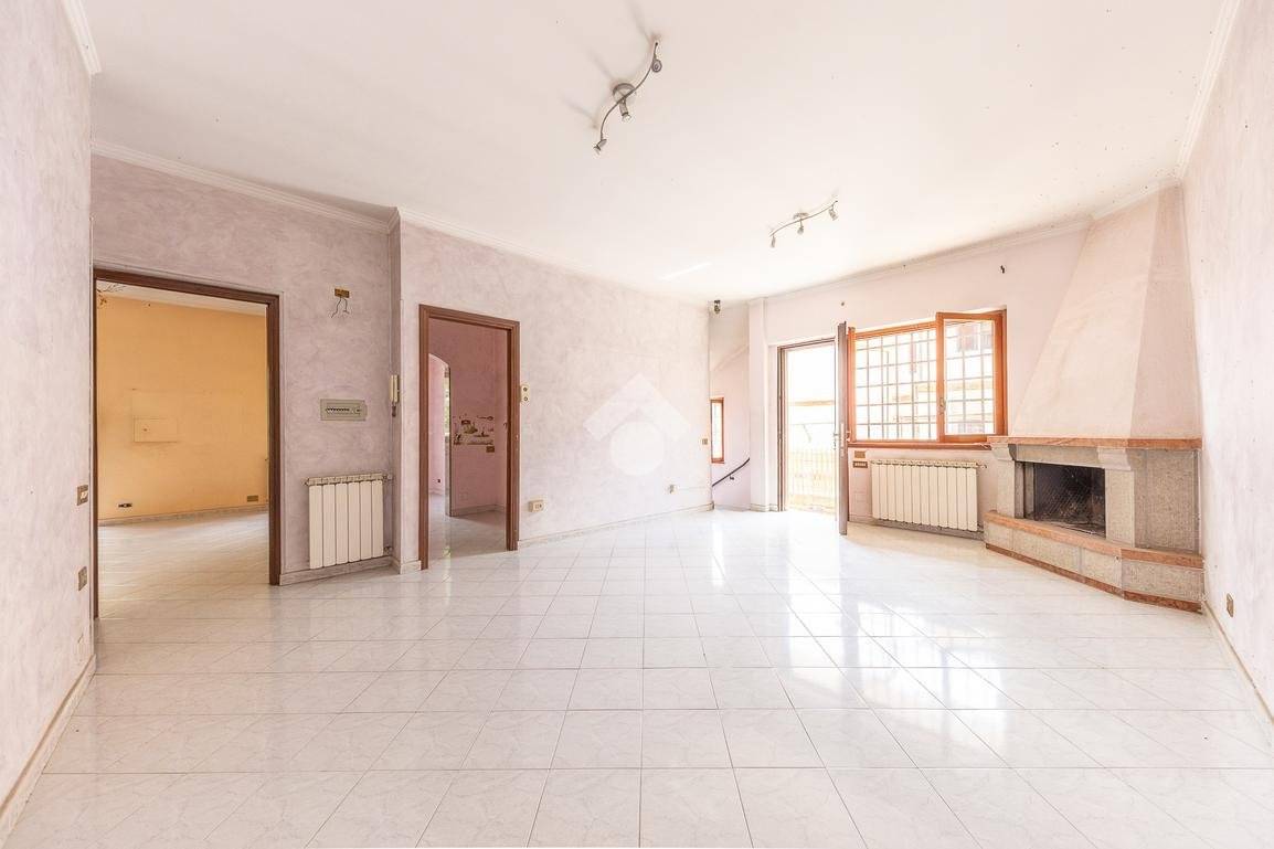 3 bedrooms Apartment in Rome, Italy No. 278002