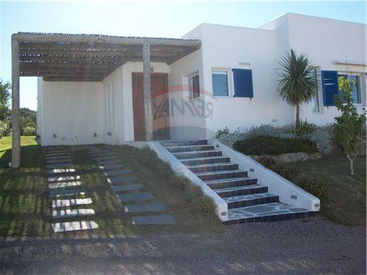 3 bedrooms House in Maldonado, Uruguay No. 9150