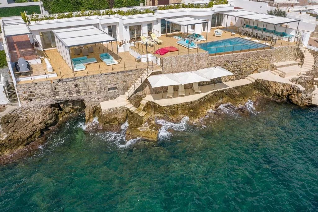 11 bedrooms Villa in Antibes, France No. 202782