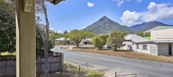 5 bedrooms House in Gordonvale, Australia No. 202 2
