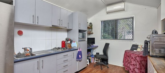 5 bedrooms House in Gordonvale, Australia No. 202 7