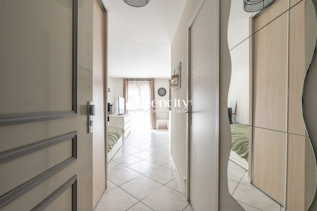 Studio in Champs-sur-Marne, France No. 336428