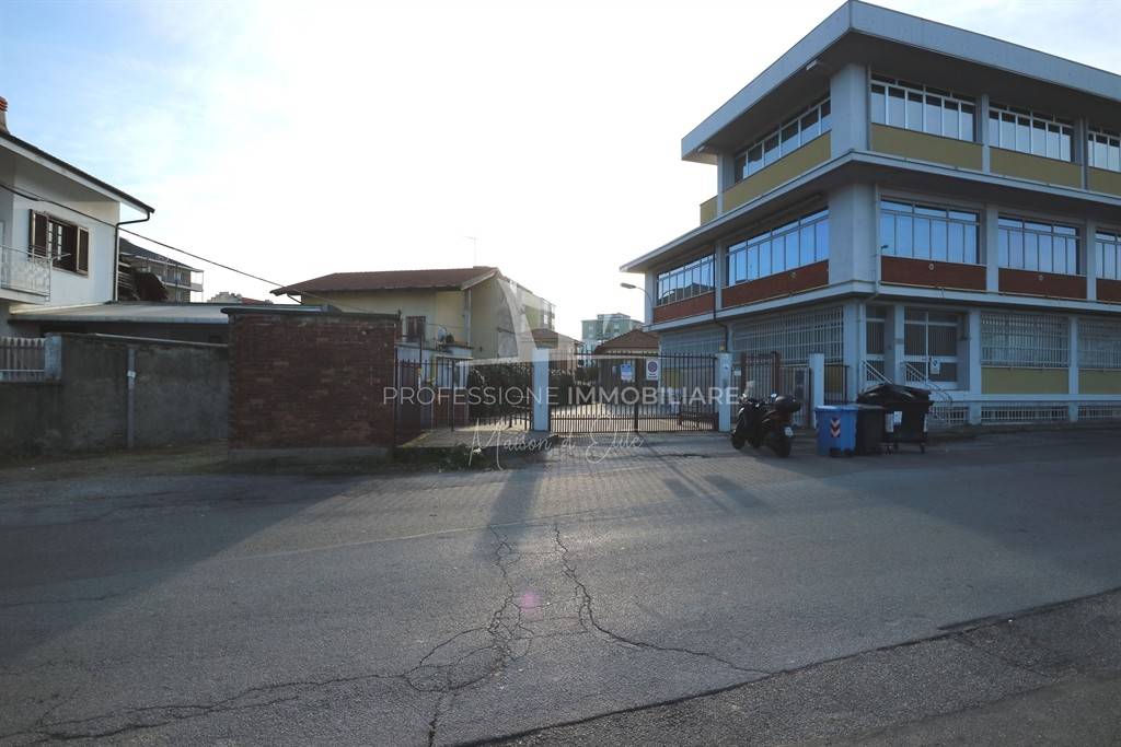 5 rooms Warehouse in Beinasco, Italy No. 105916